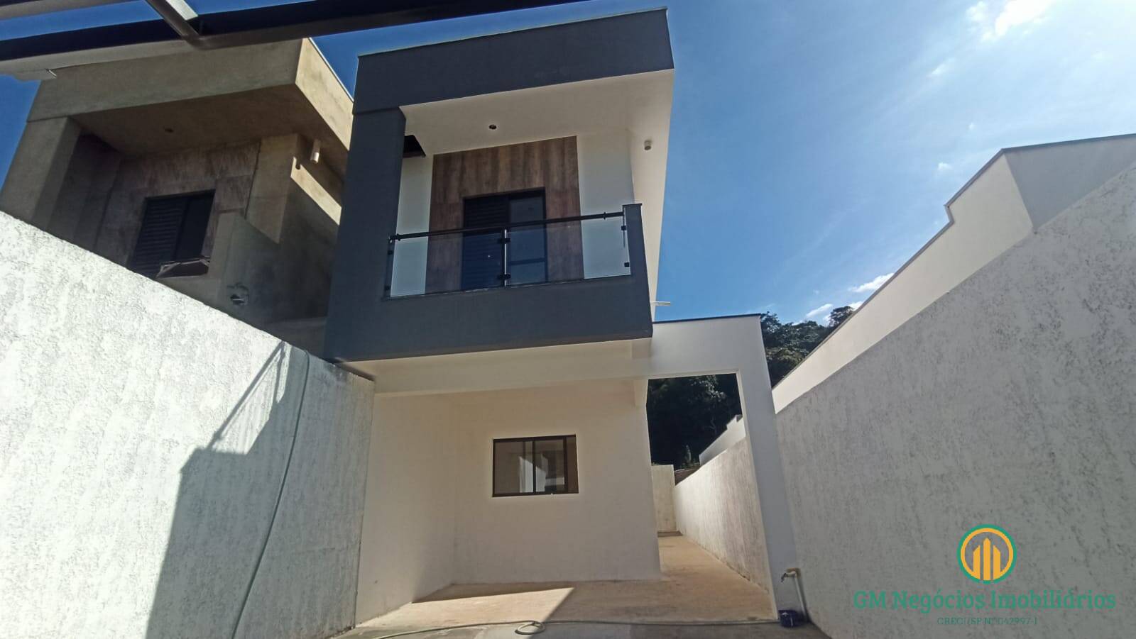 Casa à venda com 3 quartos, 90m² - Foto 1