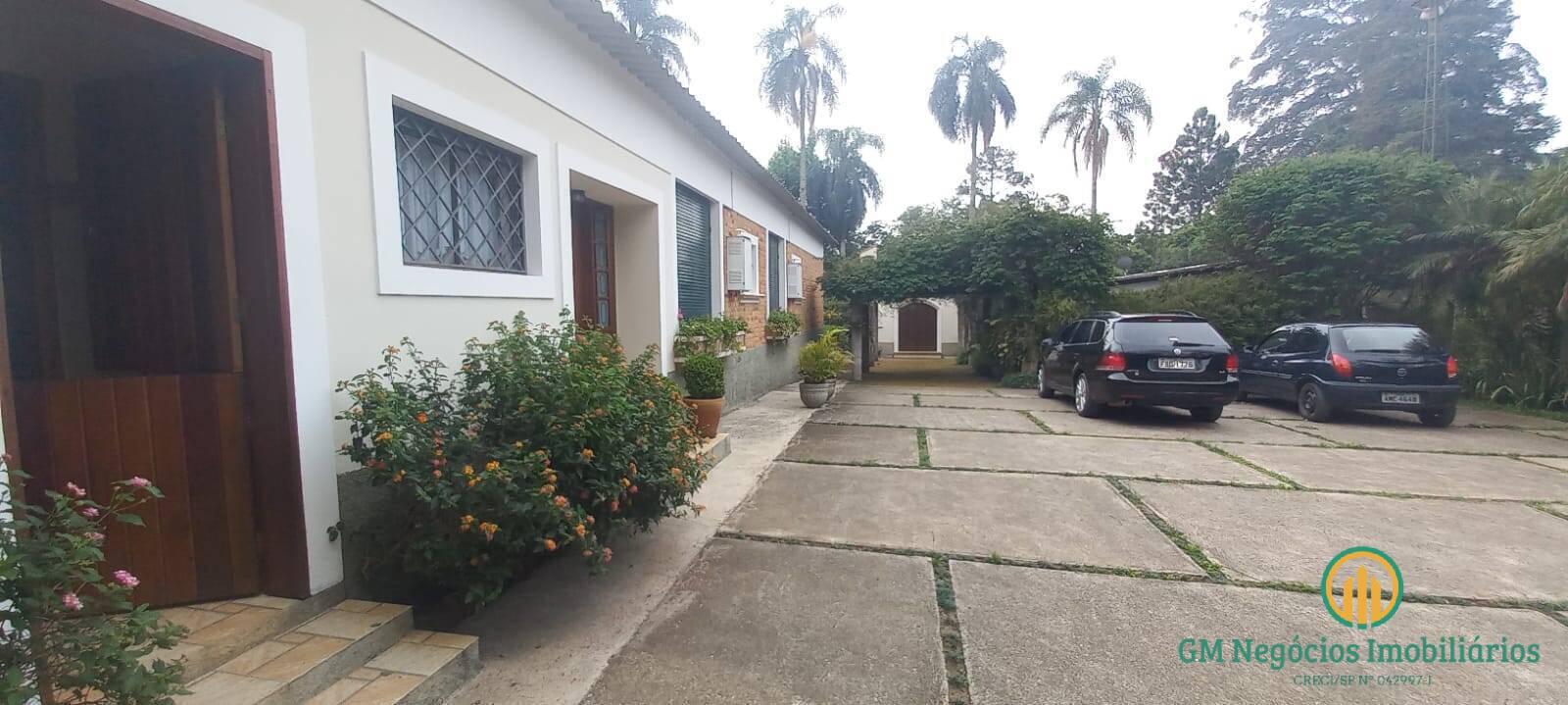 Casa à venda com 6 quartos, 650m² - Foto 2