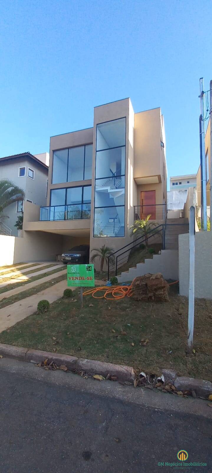 Casa de Condomínio à venda com 3 quartos, 226m² - Foto 2