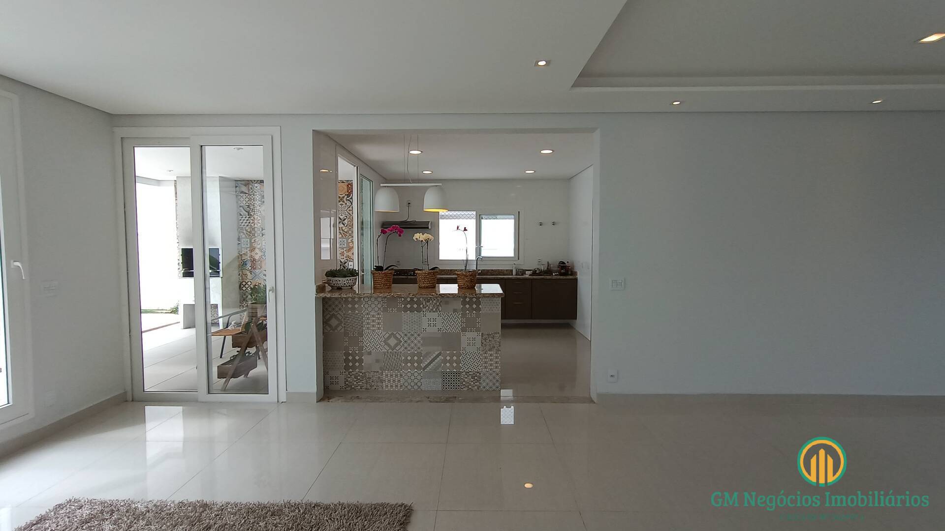 Casa à venda com 3 quartos, 380m² - Foto 3