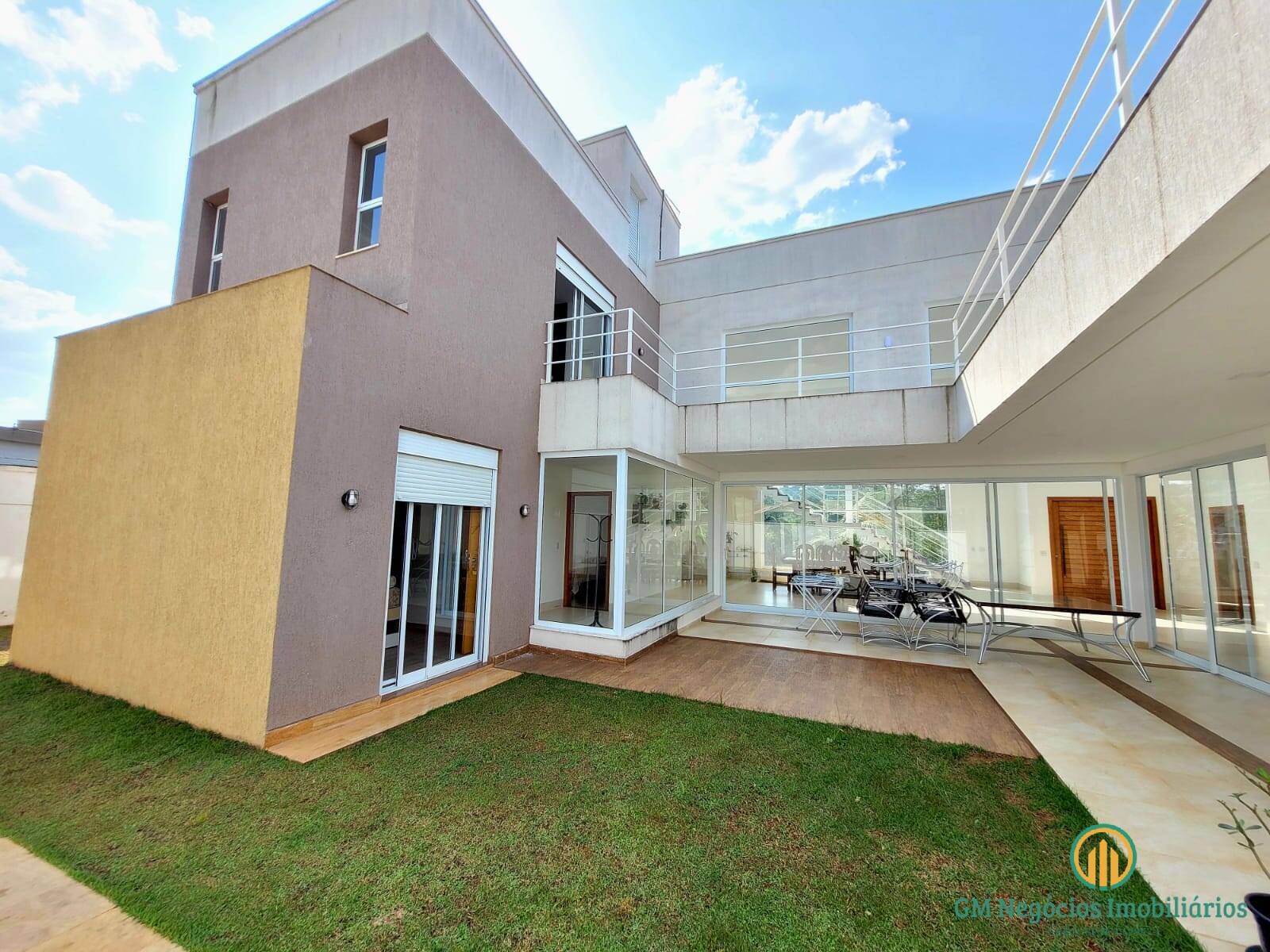 Casa de Condomínio à venda com 3 quartos, 324m² - Foto 2