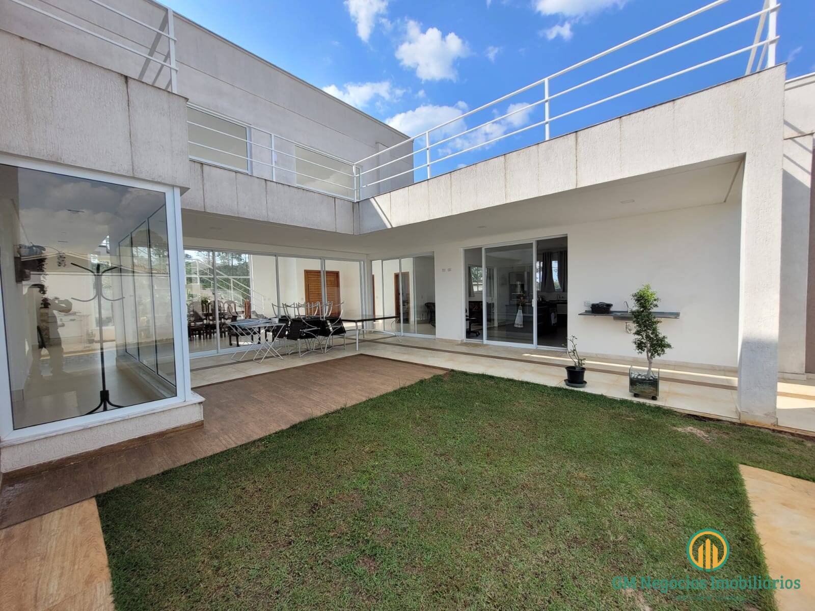 Casa de Condomínio à venda com 3 quartos, 324m² - Foto 5