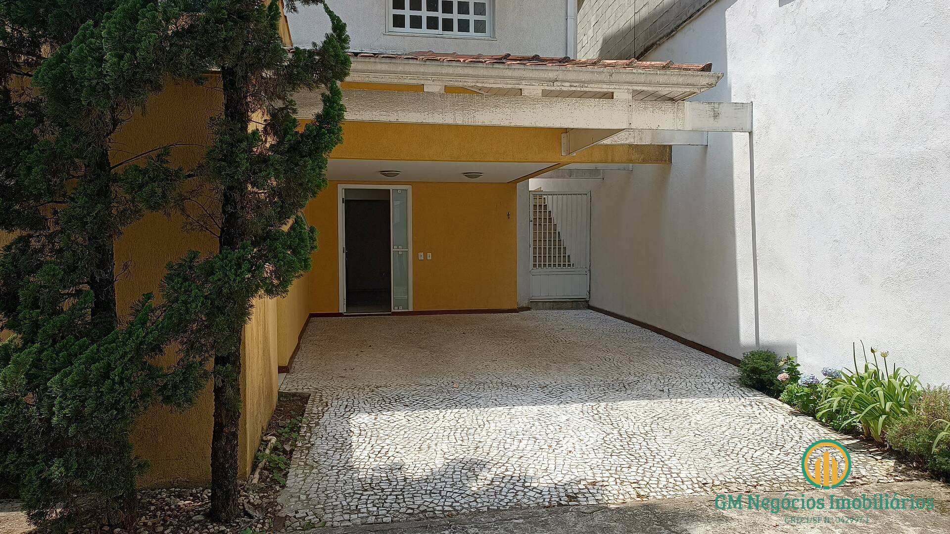 Casa de Condomínio à venda com 3 quartos, 221m² - Foto 2