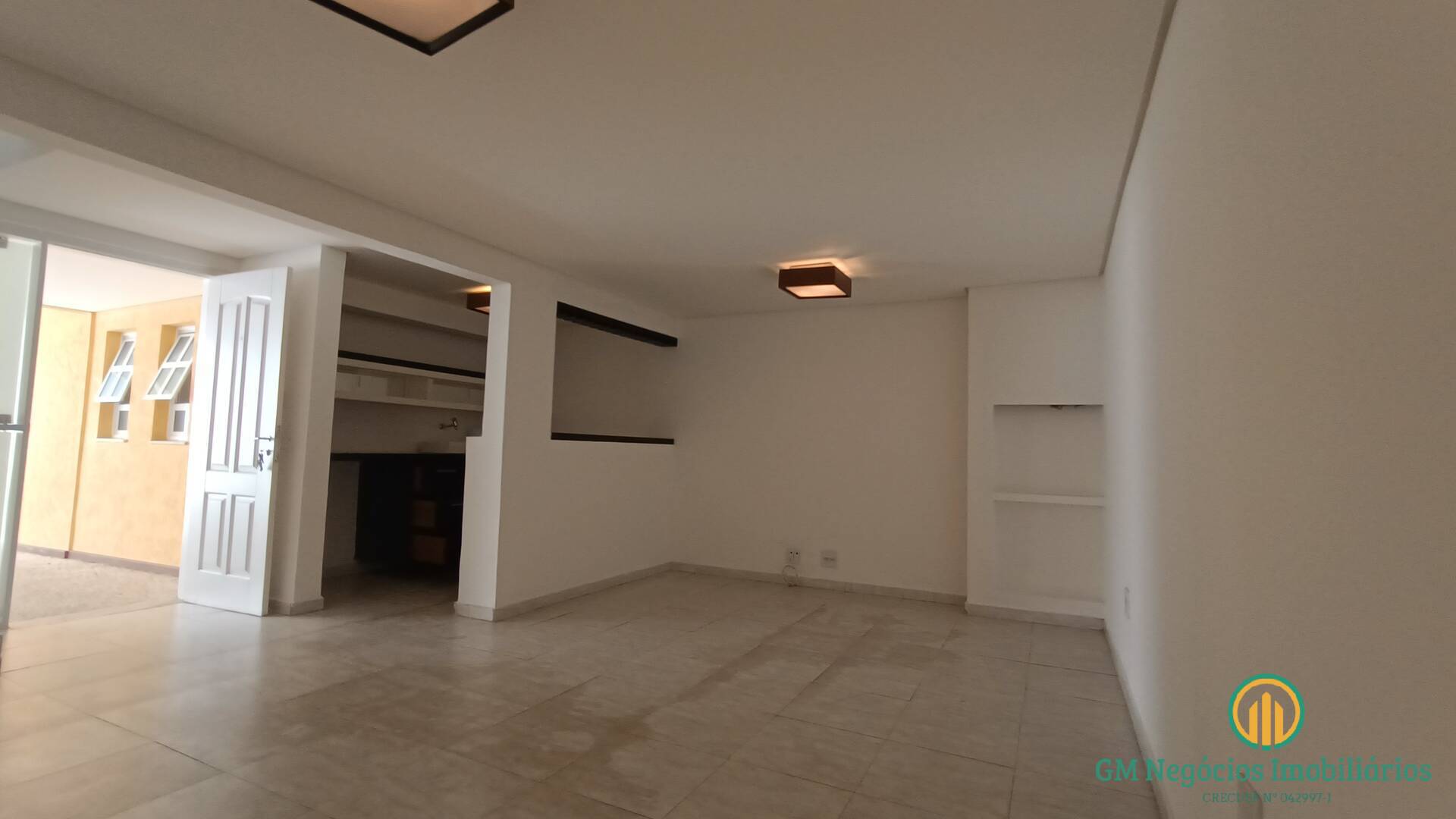 Casa de Condomínio à venda com 3 quartos, 221m² - Foto 3