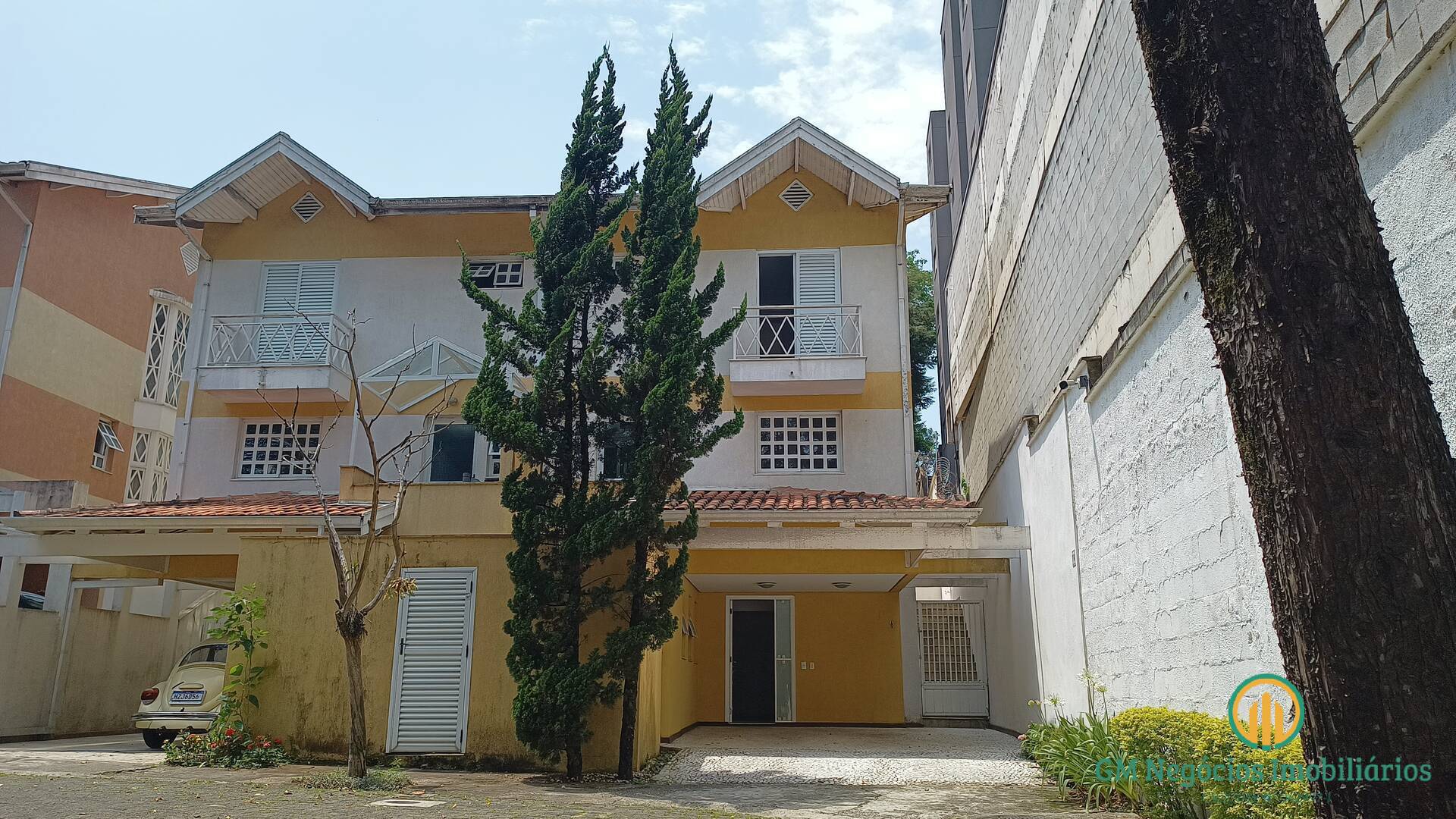 Casa de Condomínio à venda com 3 quartos, 221m² - Foto 1