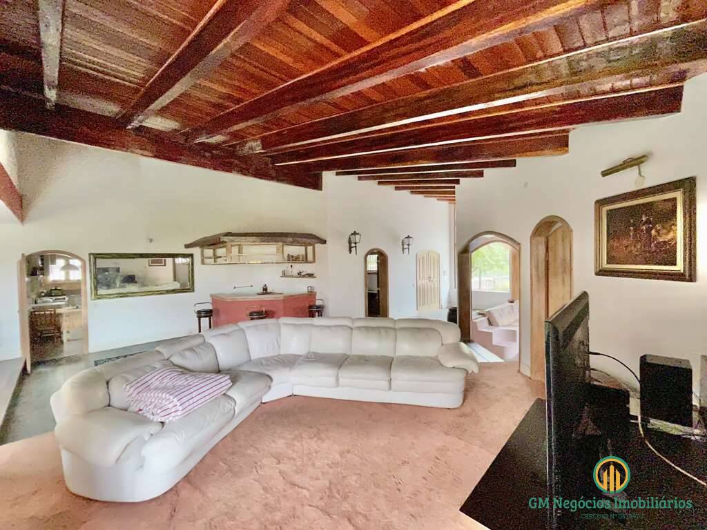 Casa à venda com 4 quartos, 353m² - Foto 1