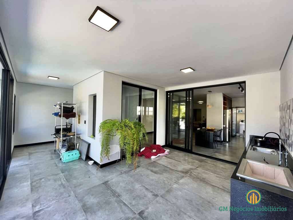 Casa de Condomínio à venda com 3 quartos, 321m² - Foto 5