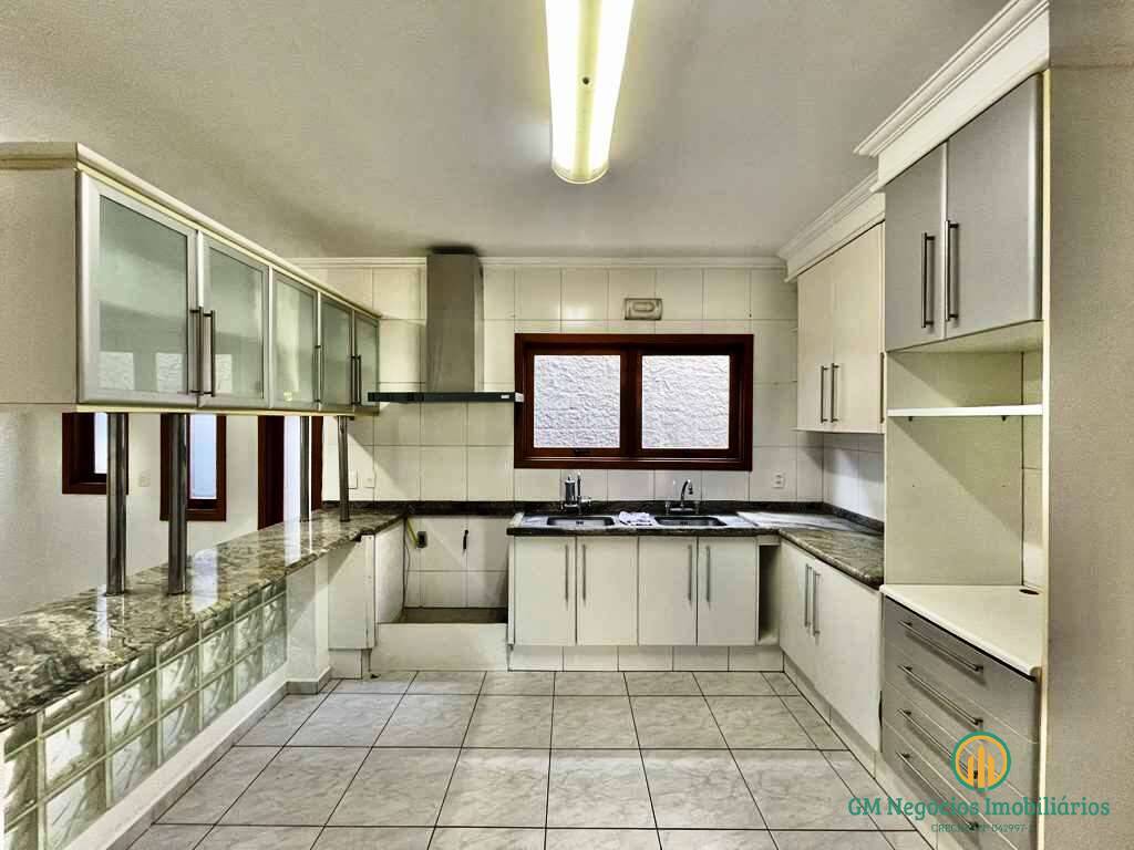 Casa à venda com 5 quartos, 311m² - Foto 9