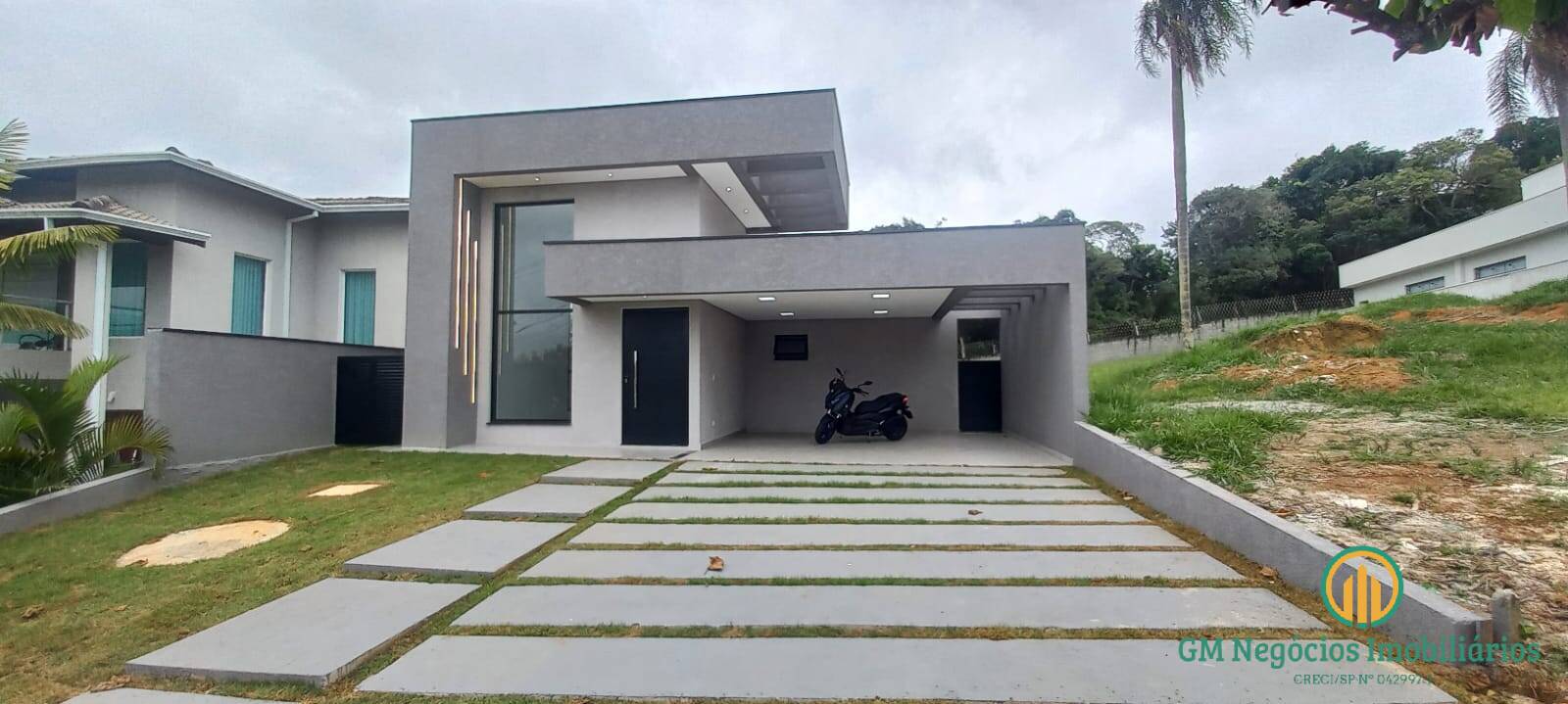 Casa de Condomínio à venda com 3 quartos, 256m² - Foto 1