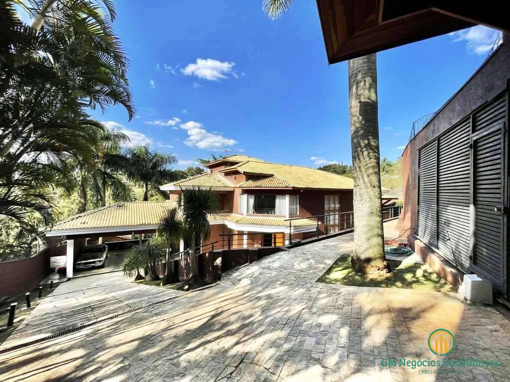 Casa à venda e aluguel com 5 quartos, 890m² - Foto 1